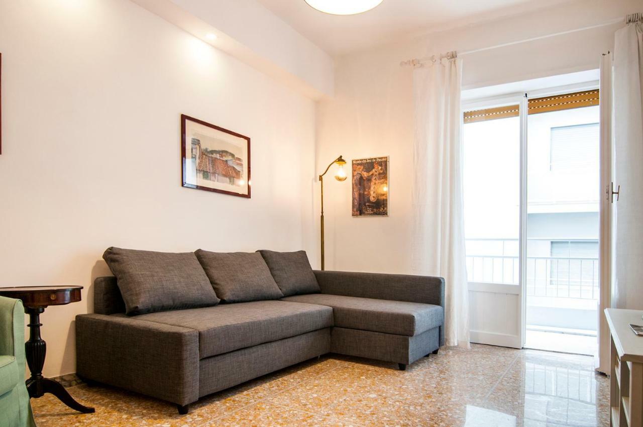 Vatican Museums Roomy Apartment *